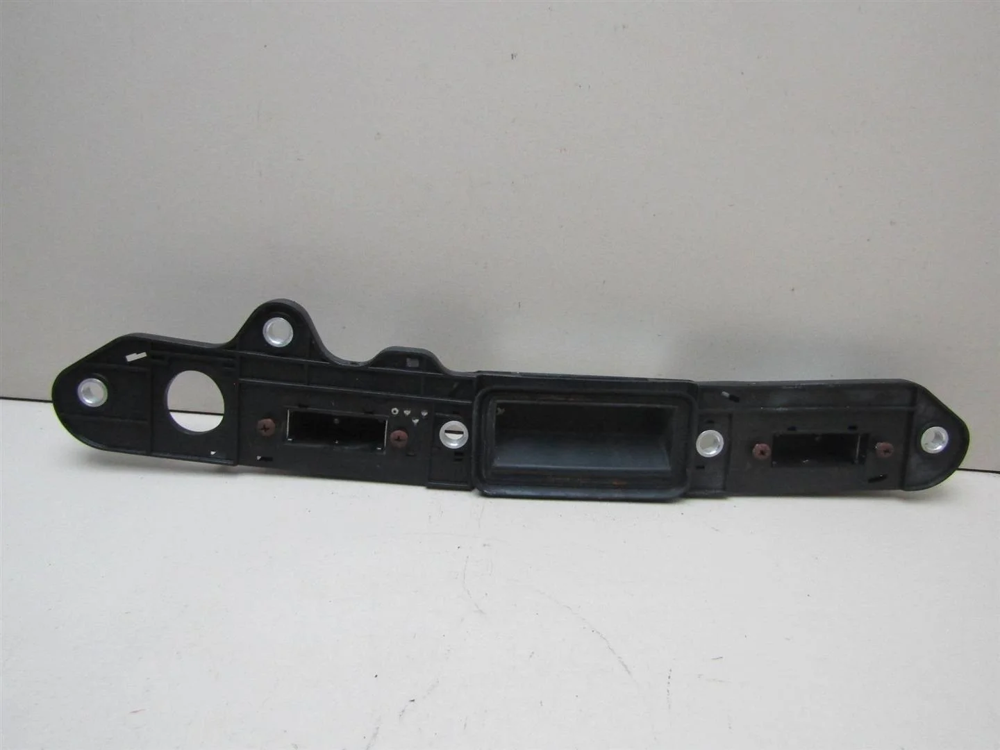 Кнопка открывания багажника VW Touran 2003-2010  [1T0827574L]  в Вологде