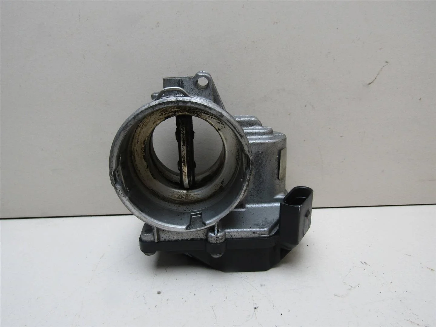 Заслонка дроссельная VW Passat (B6) 2005-2010  [03G128063Q]  1.9 2.0 в Вологде