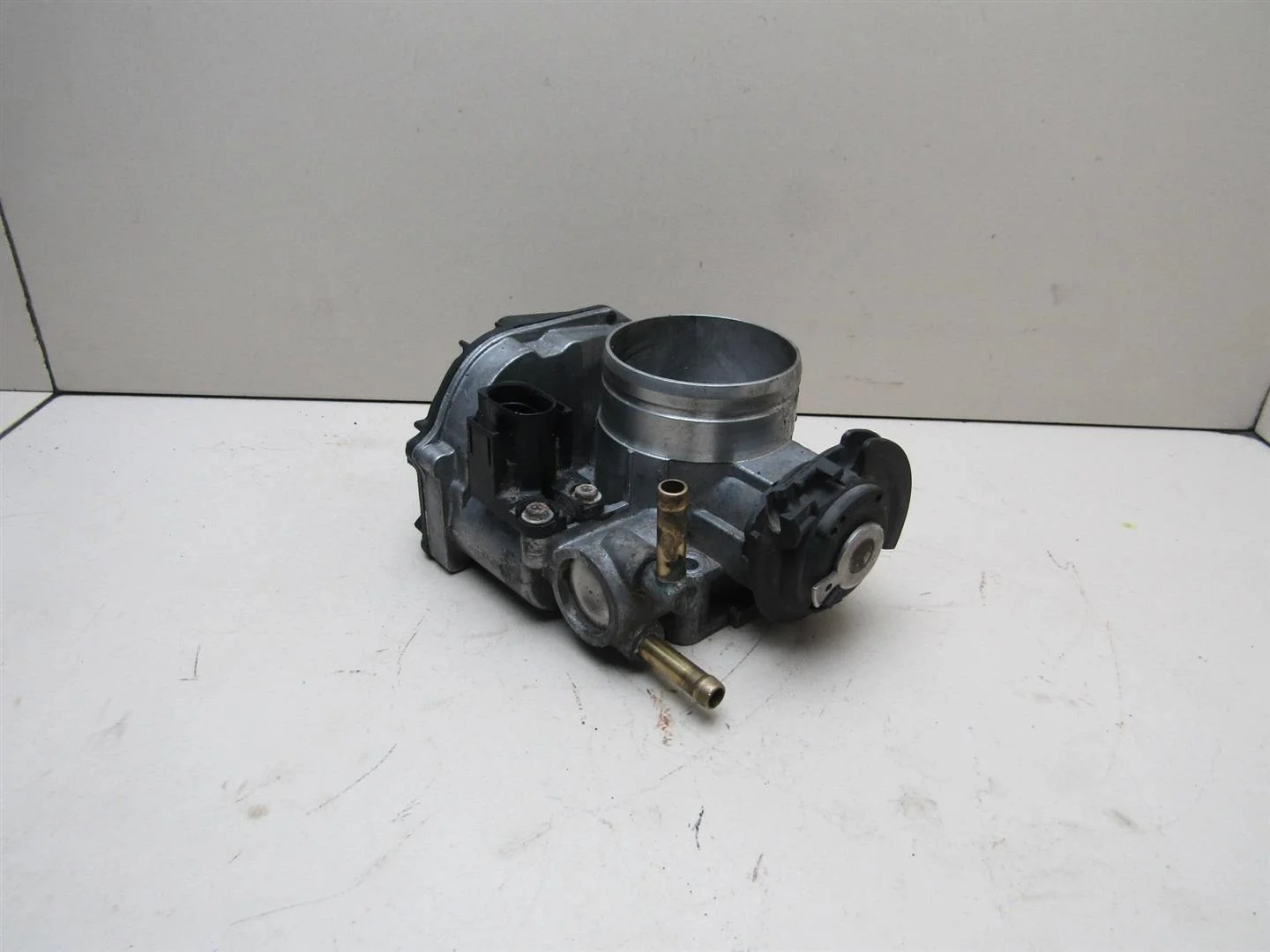 Заслонка дроссельная VW Golf IV \Bora 1997-2005  [06A133064J]  1.6 AEH,AKL в Вологде