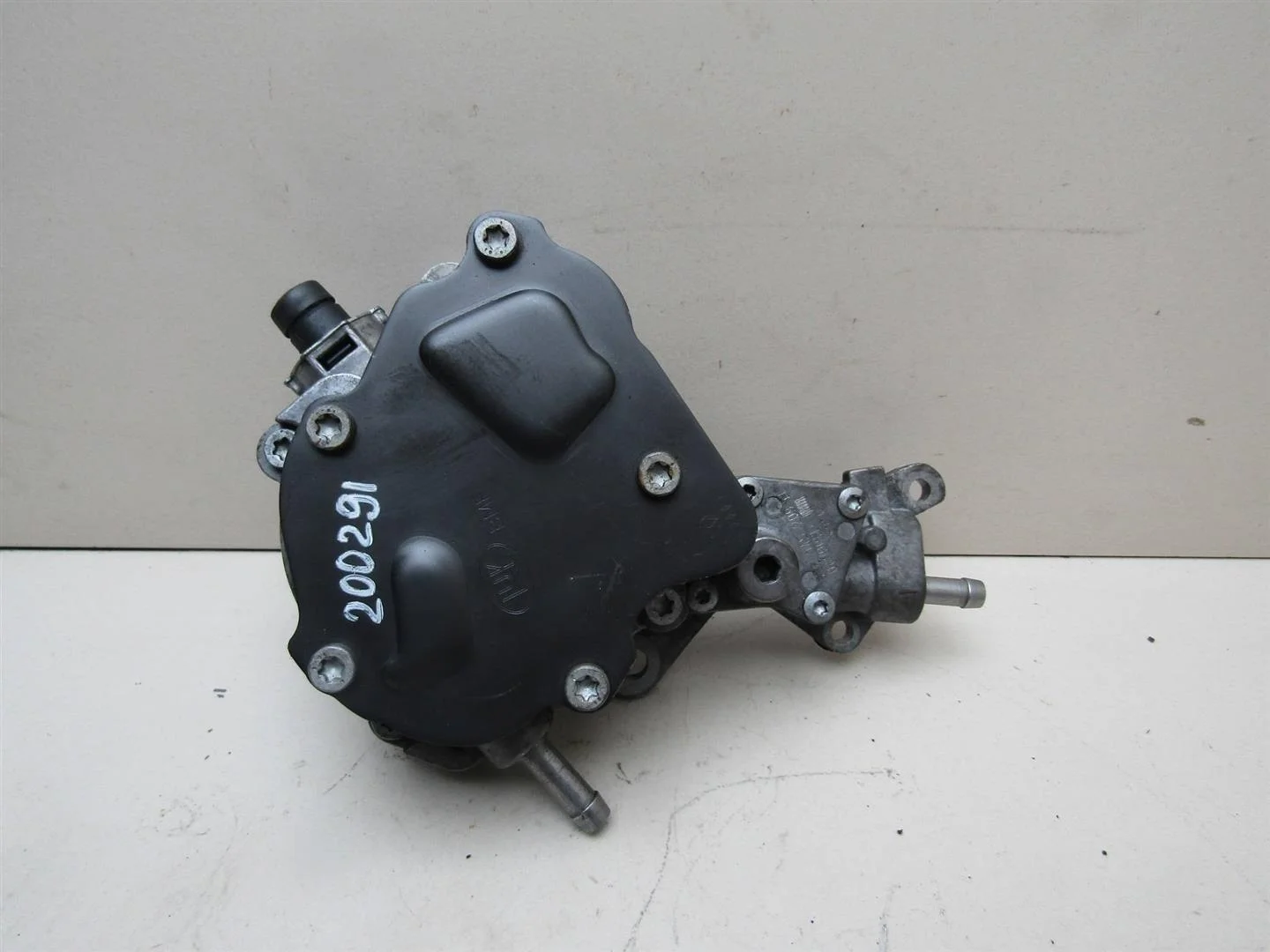 Насос вакуумный VW Golf Plus 2005-2014  [038145209N]  2.0 BMP в Вологде