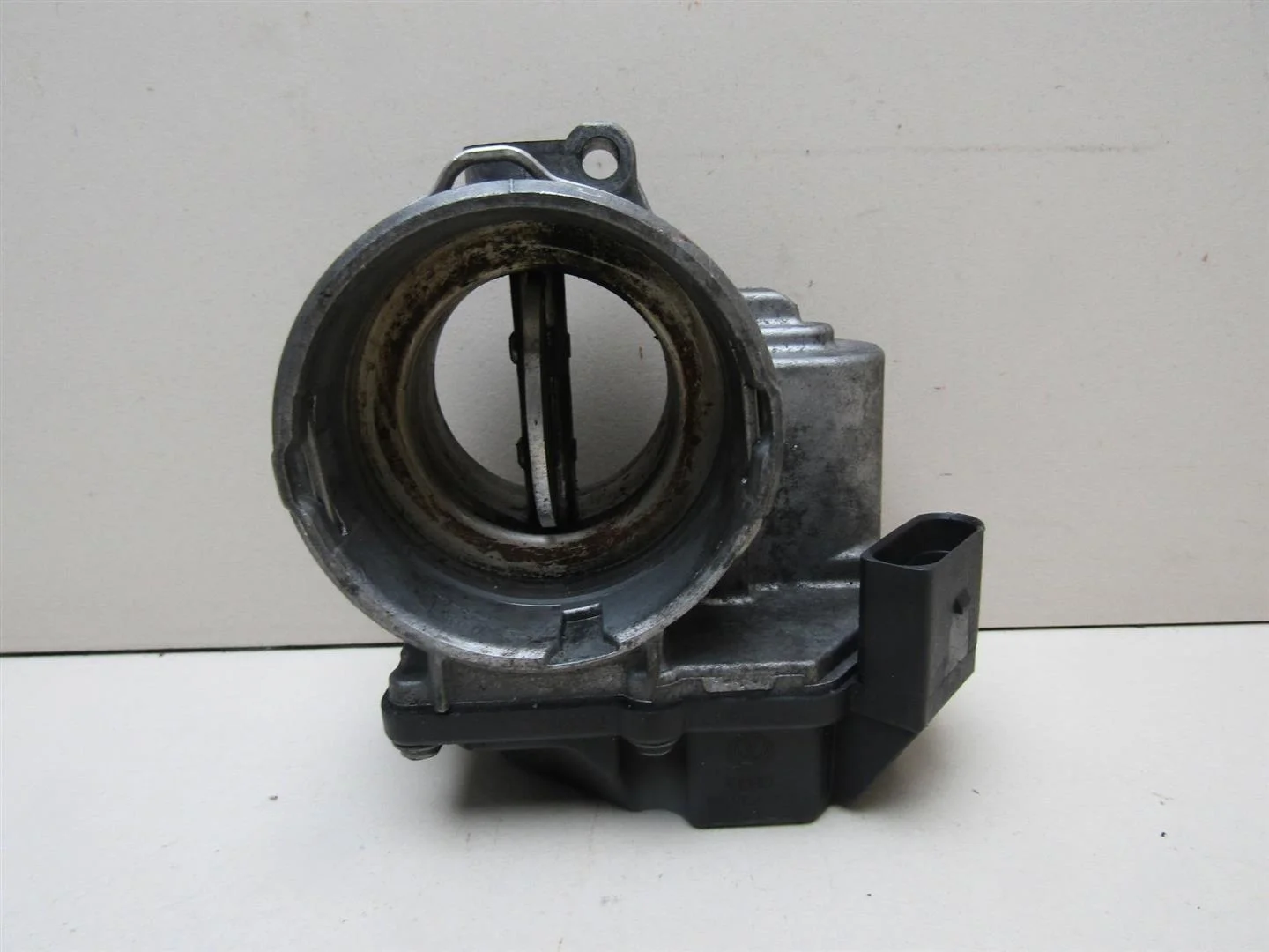 Заслонка дроссельная VW Passat (B6) 2005-2010  [03G128063Q]  1.9 2.0 в Вологде