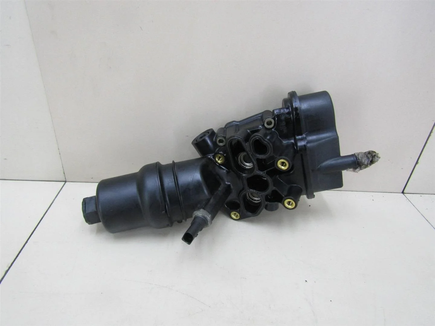 Корпус масляного фильтра VW Passat (B6) 2005-2010  [06D115397J]  2.0 FSI в Вологде
