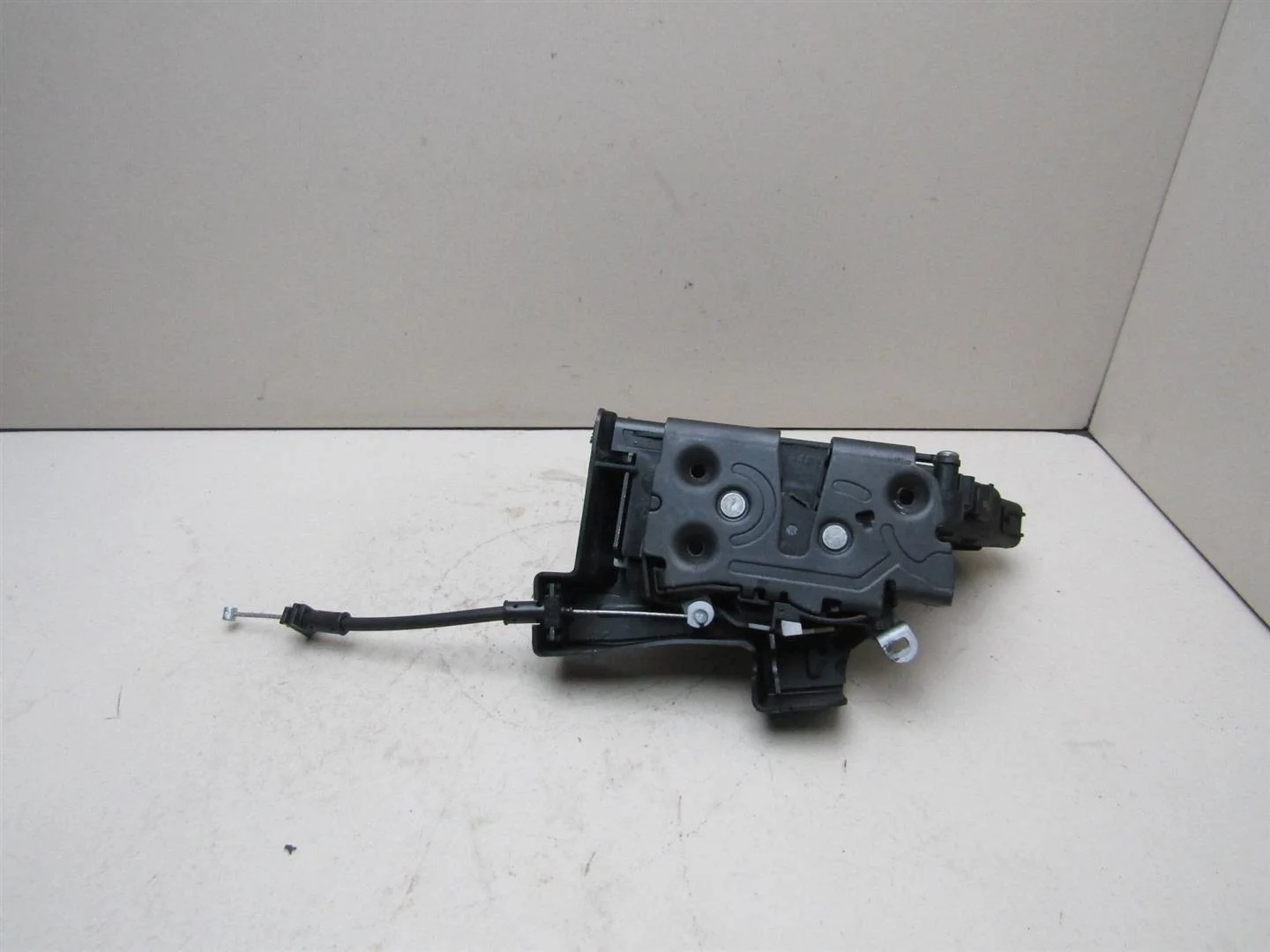 Замок двери передней левой Volvo V70 2007-2013  [31253657]  в Вологде