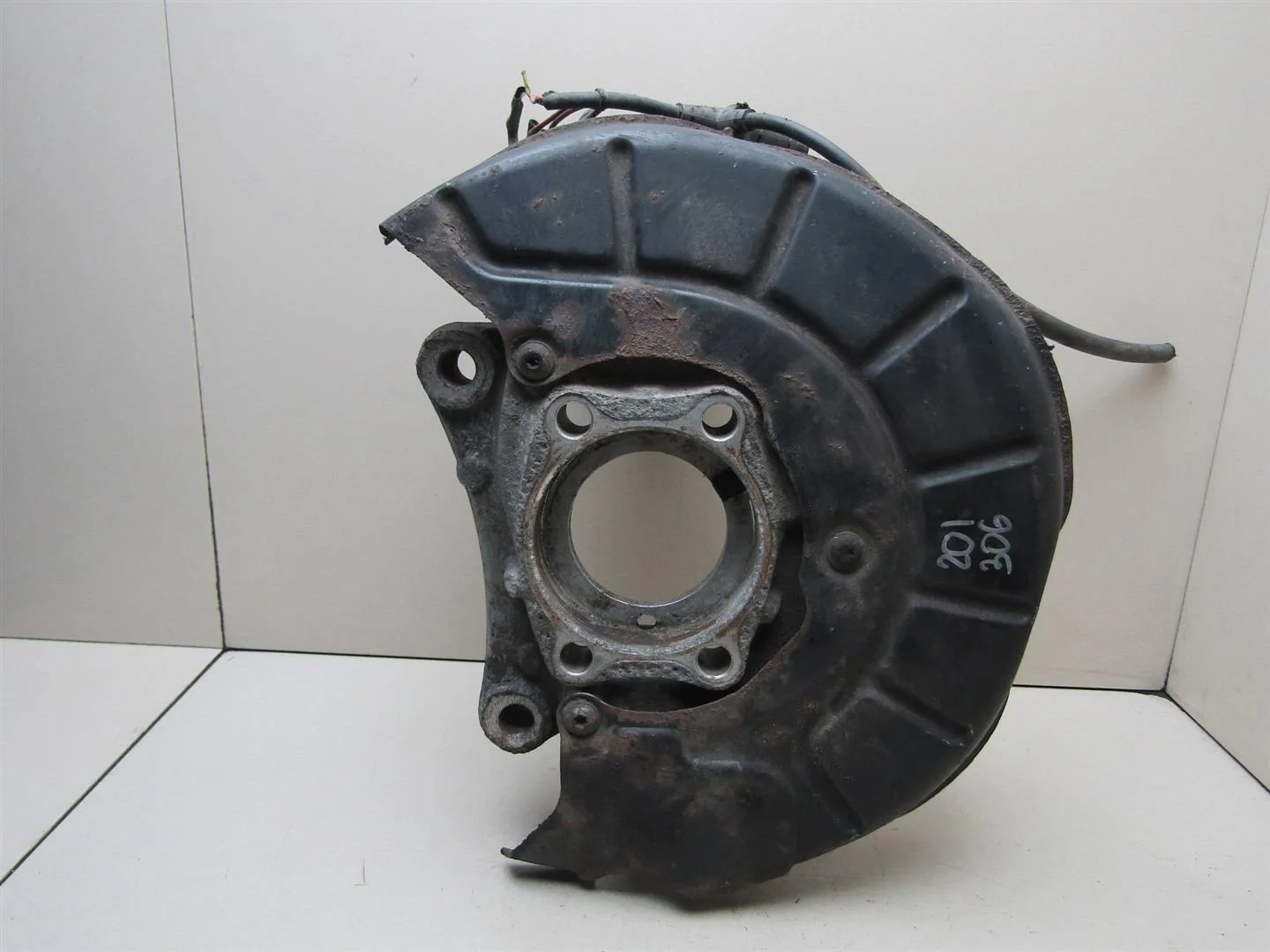 Кулак поворотный передний левый VW Passat (B6) 2005-2010  [3C0407253F]  в Вологде