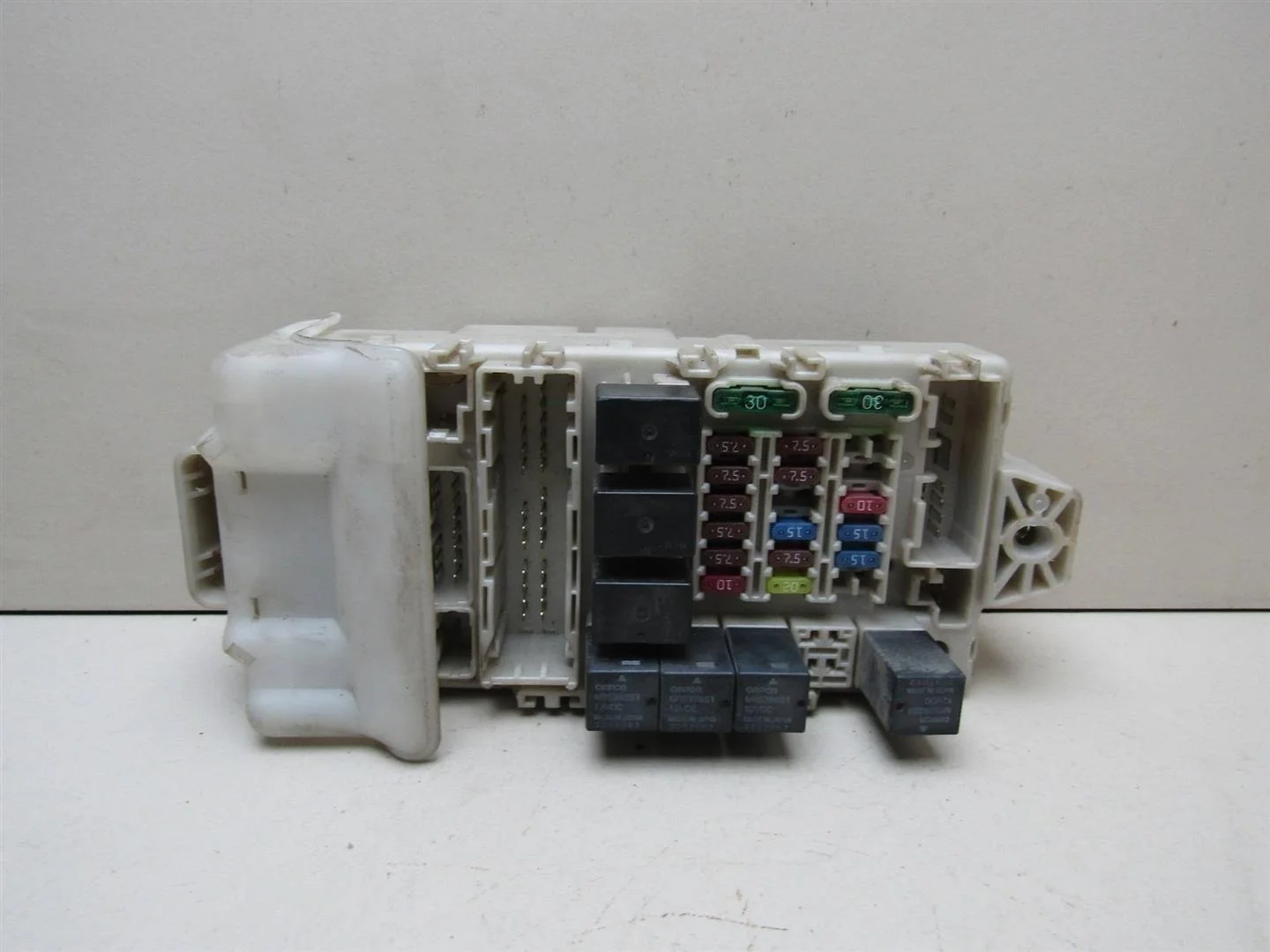 Блок предохранителей Mitsubishi Lancer (CS) 2003-2006  [MR952263]  1.6 16V 4G18 в Вологде