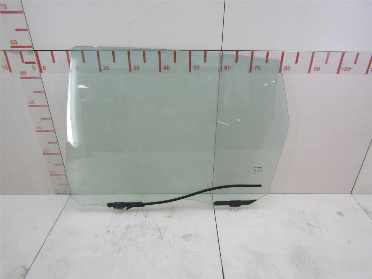 Стекло двери задней левой Renault Scenic 2009-2015  [823010010R]  1.5 DCI K9K в Вологде