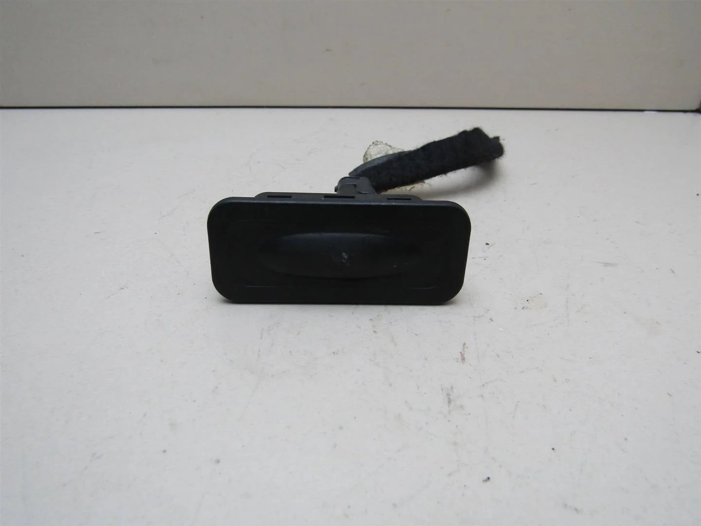 Кнопка открывания багажника Renault Scenic 2009-2015  [8200076256]  1.5 DCI K9K в Вологде