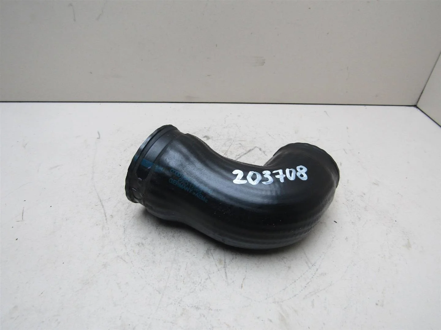 Патрубок интеркулера VW Golf IV \Bora 1997-2005  [06A145832M]  1.8 T в Вологде
