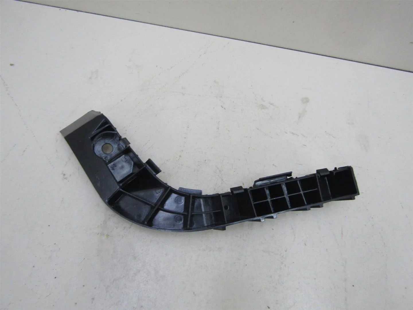 Кронштейн переднего бампера левый Hyundai Elantra 2006-2011  [865132H000]  в Вологде