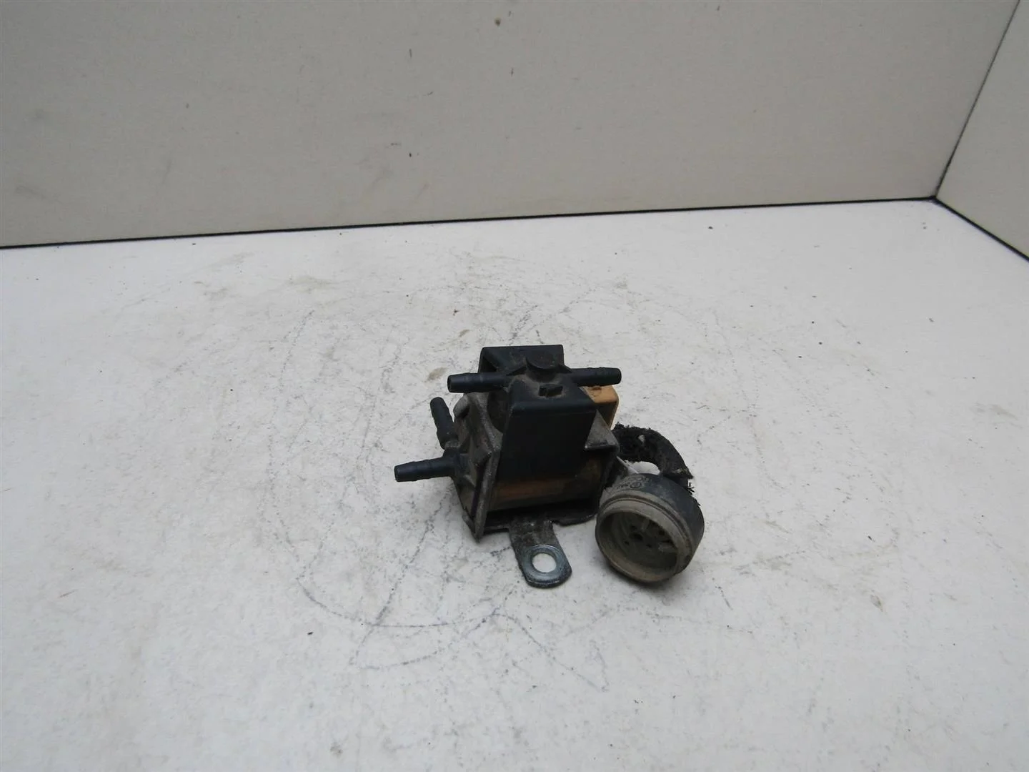 Клапан электромагнитный VW Golf IV \Bora 1997-2005  [054906267A]  в Вологде