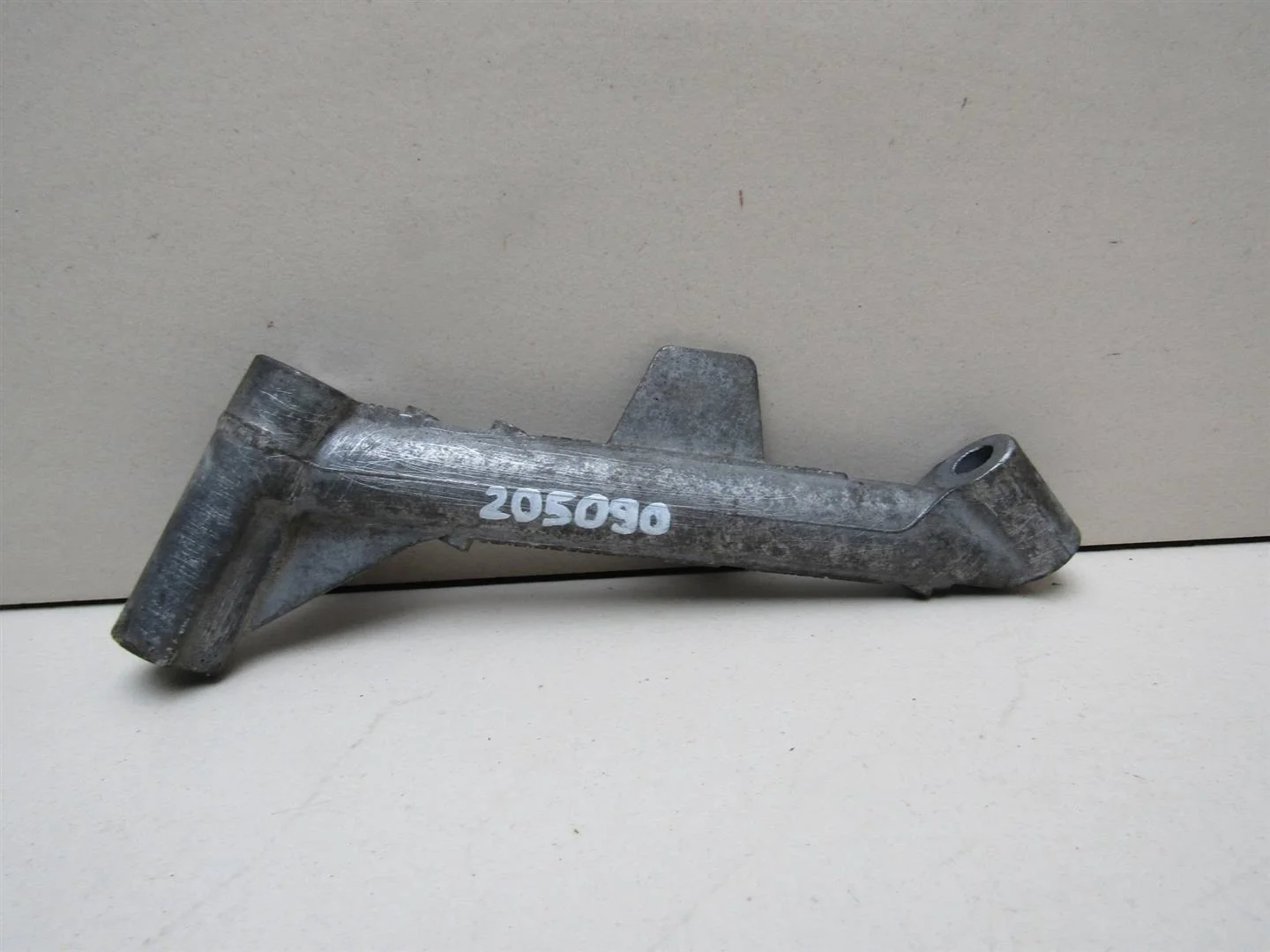 Кронштейн (сопут. товар) VW Passat (B6) 2005-2010  [06H129723E]  1.8  BZB в Вологде