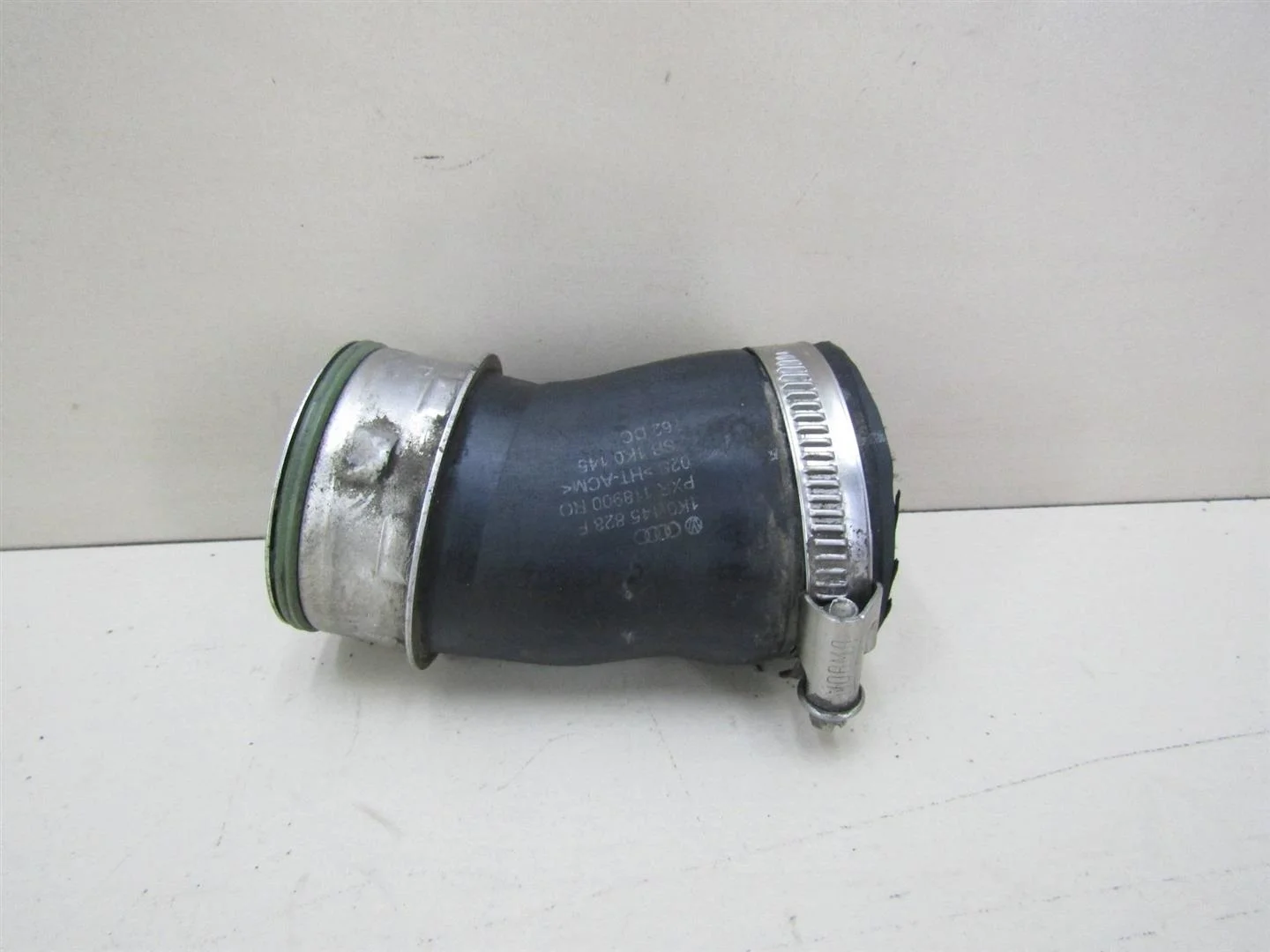 Патрубок интеркулера VW Passat (B6) 2005-2010  [1K0145828AC]  1.8 / 2.0 в Вологде