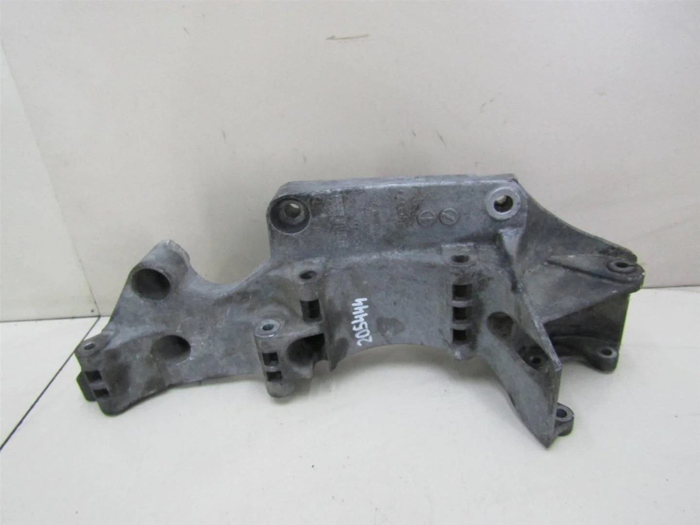 Кронштейн генератора VW Transporter T5 2003-2015  [045903141C]  1.9 в Вологде