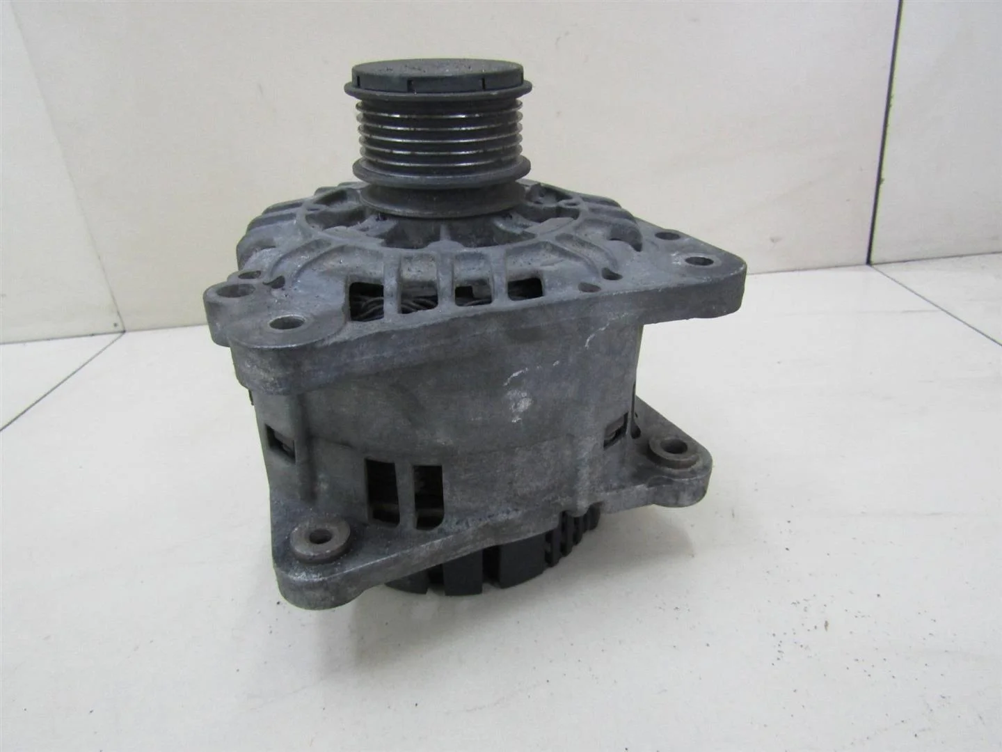 Генератор VW Passat (B5+) 2000-2005  [028903031A]  1.9TD в Вологде