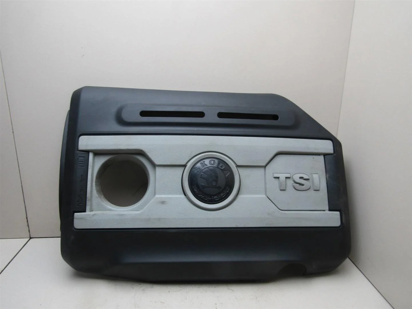 Накладка декоративная Skoda Octavia (A5 1Z-) 2004-2013  [06J103925AS]  1.8 в Вологде
