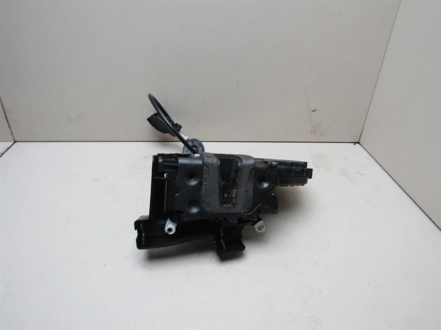 Замок двери передней левой Land Rover Freelander 2 2007-2014  [FQJ000217]  в Вологде