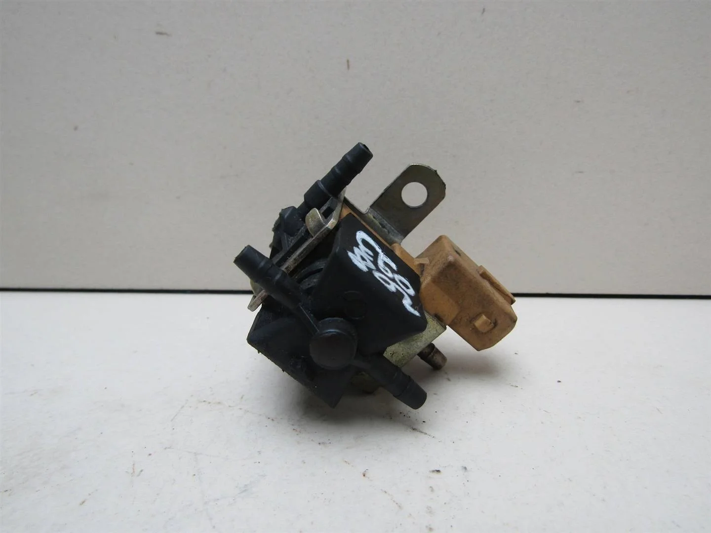 Клапан электромагнитный VW Golf IV \Bora 1997-2005  [054906267A]  в Вологде