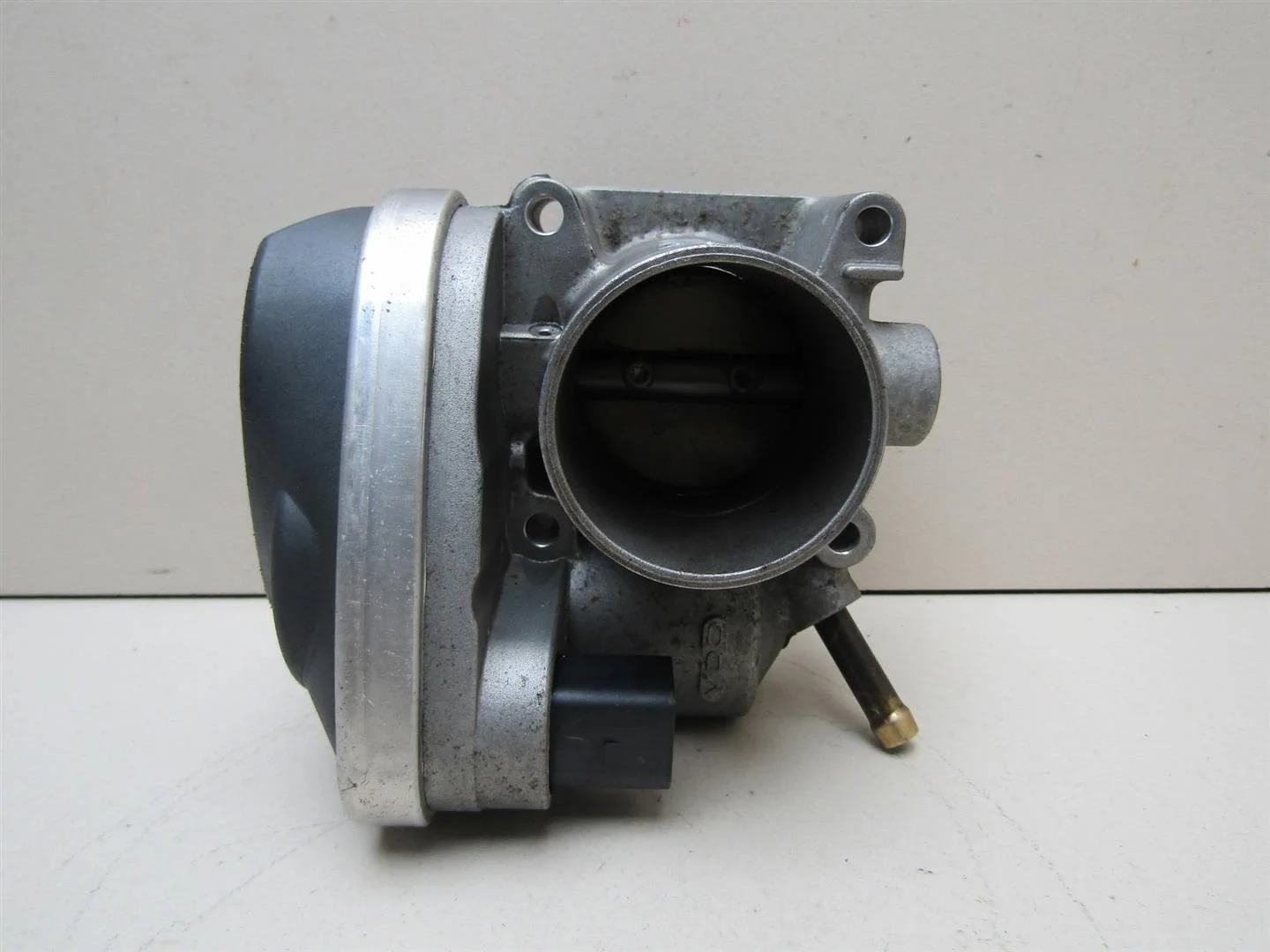 Заслонка дроссельная Skoda Octavia (A4 1U-) 2000-2011  [036133062L]  1.4 16V APE в Вологде
