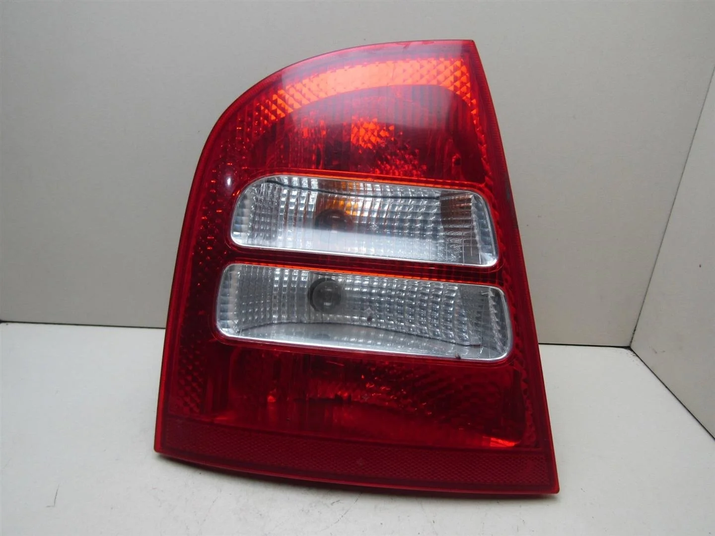 Фонарь задний левый Skoda Octavia (A4 1U-) 2000-2011  [1U6945111C]  1,4 BCA в Вологде