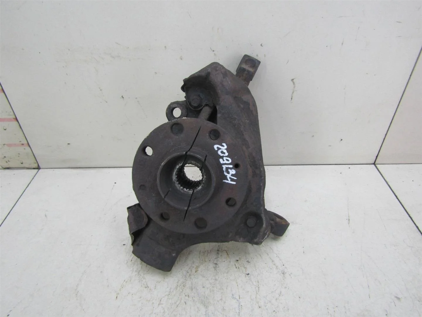Кулак поворотный передний левый Opel Corsa D 2006-2015  [93188961]  1.3 в Вологде