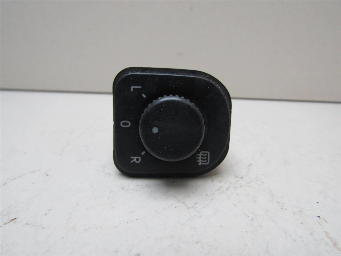 Переключатель регулировки зеркала VW Golf Plus 2005-2014  [1K0959565K]  1.2 CBZ в Вологде