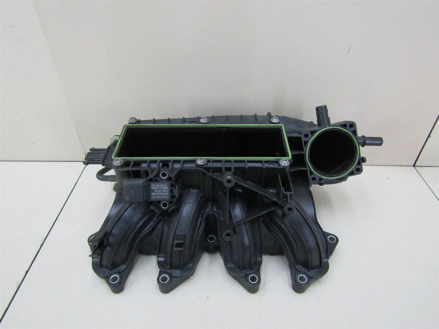 Коллектор впускной VW Golf Plus 2005-2014  [03F129709J]  1.2 CBZ в Вологде