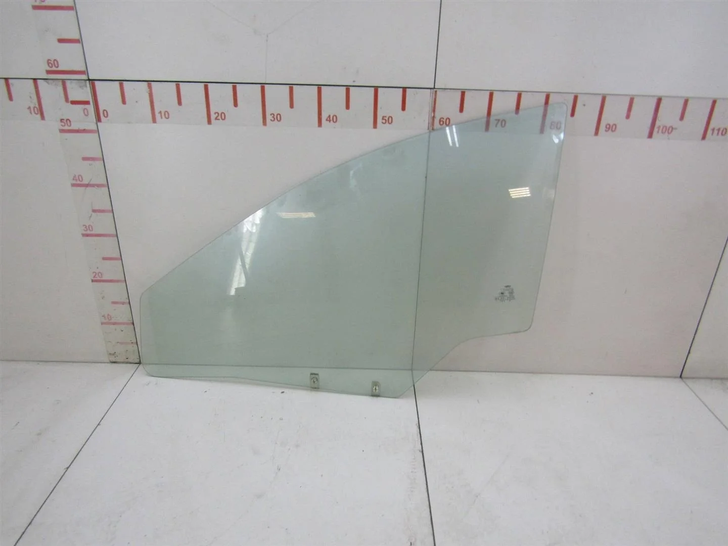 Стекло двери передней левой Chery Very 2011-2014  [A136103010]  1.5 SQR477F  в Вологде