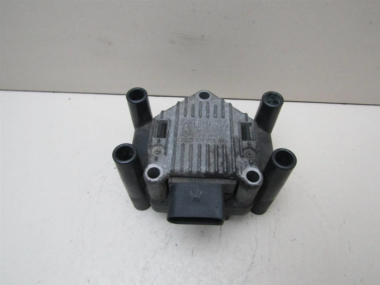 Катушка зажигания VW Golf IV \Bora 1997-2005  [032905106B]  в Вологде