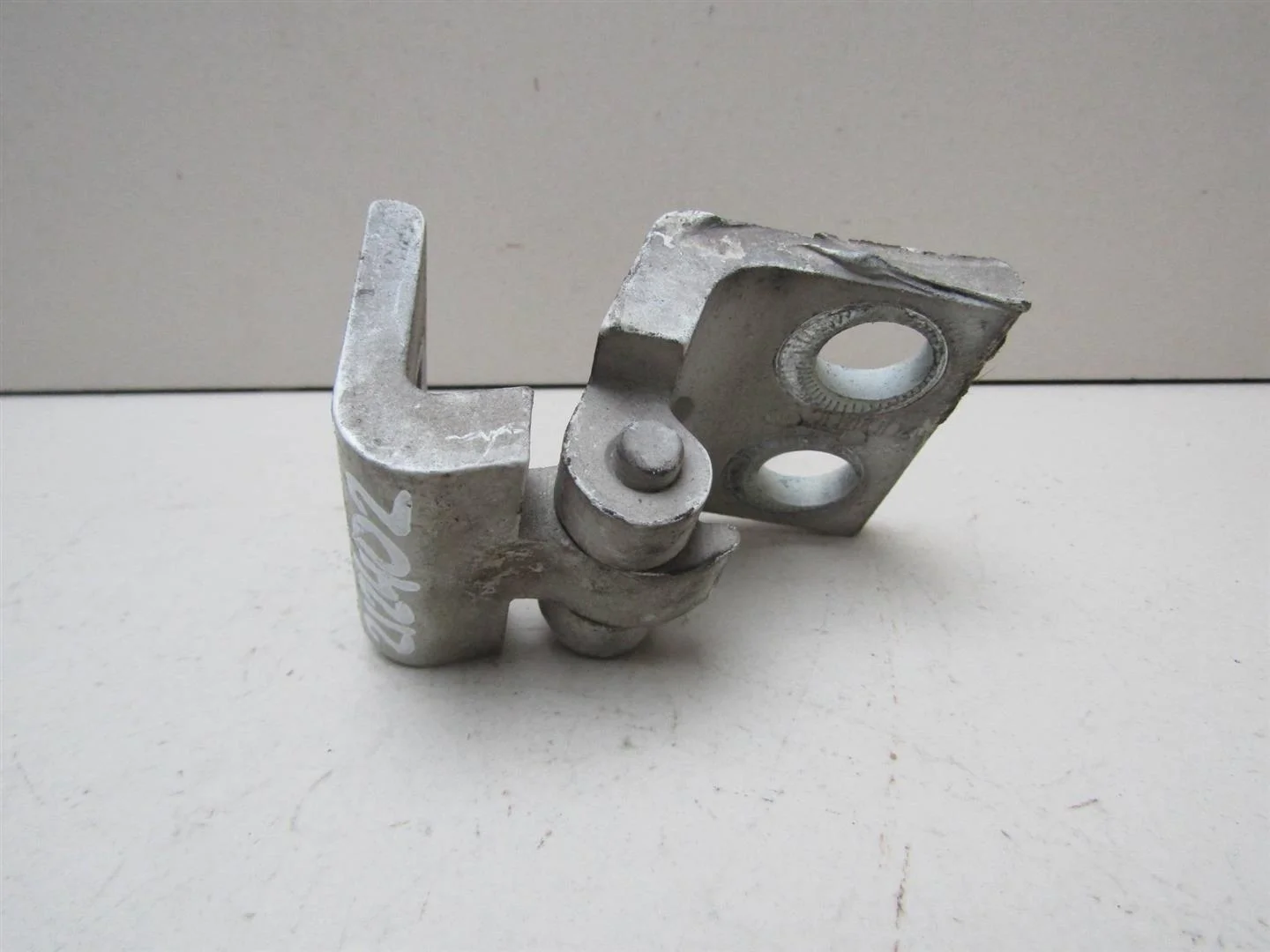 Петля двери передней VW Transporter T4 1996-2003  [7D0831401]  в Вологде