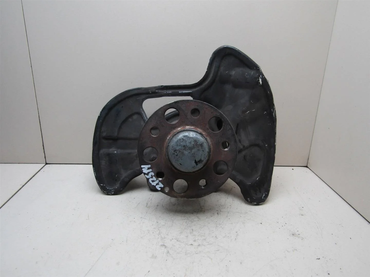 Кулак поворотный передний правый Mercedes Benz W204 2007-2015  [A2043320201]  в Вологде