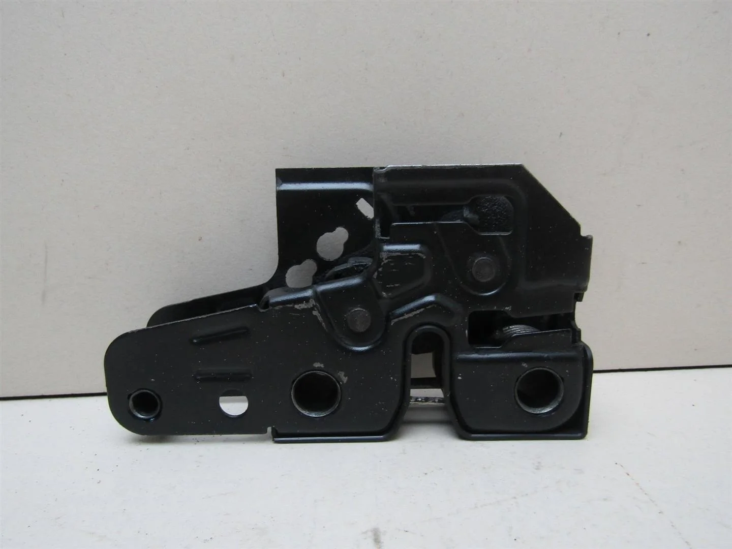 Замок капота VW Transporter T5 2003-2015  [7H0823509A]  в Вологде