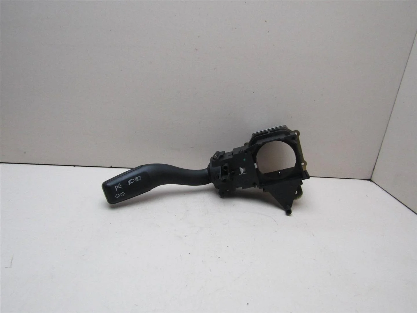 Переключатель поворотов подрулевой Audi A6 (C6,4F) 2005-2011  [4E0953513A]  в Вологде