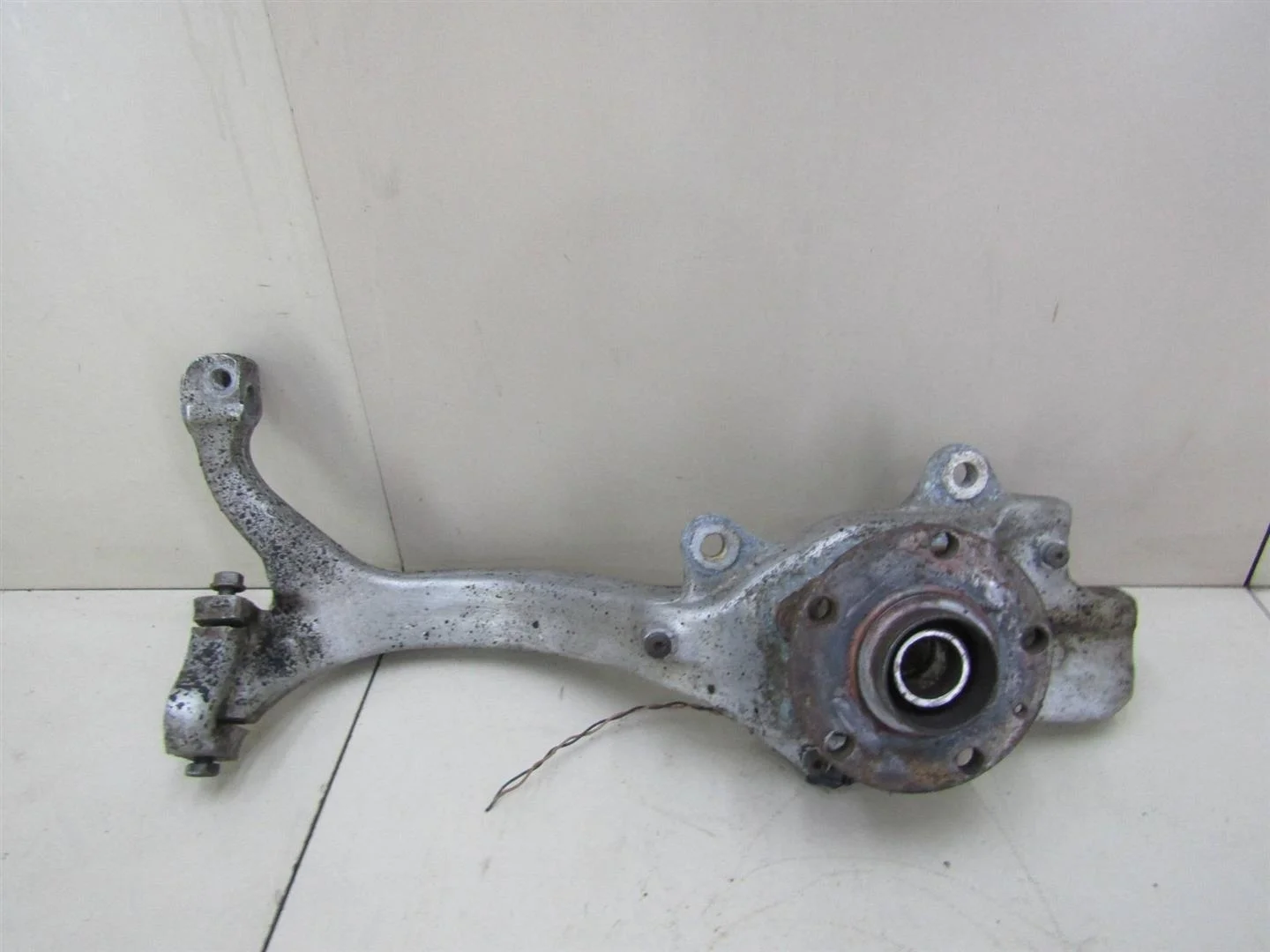Кулак поворотный передний левый Audi A6 (C6,4F) 2005-2011  [4F0407253G]  в Вологде