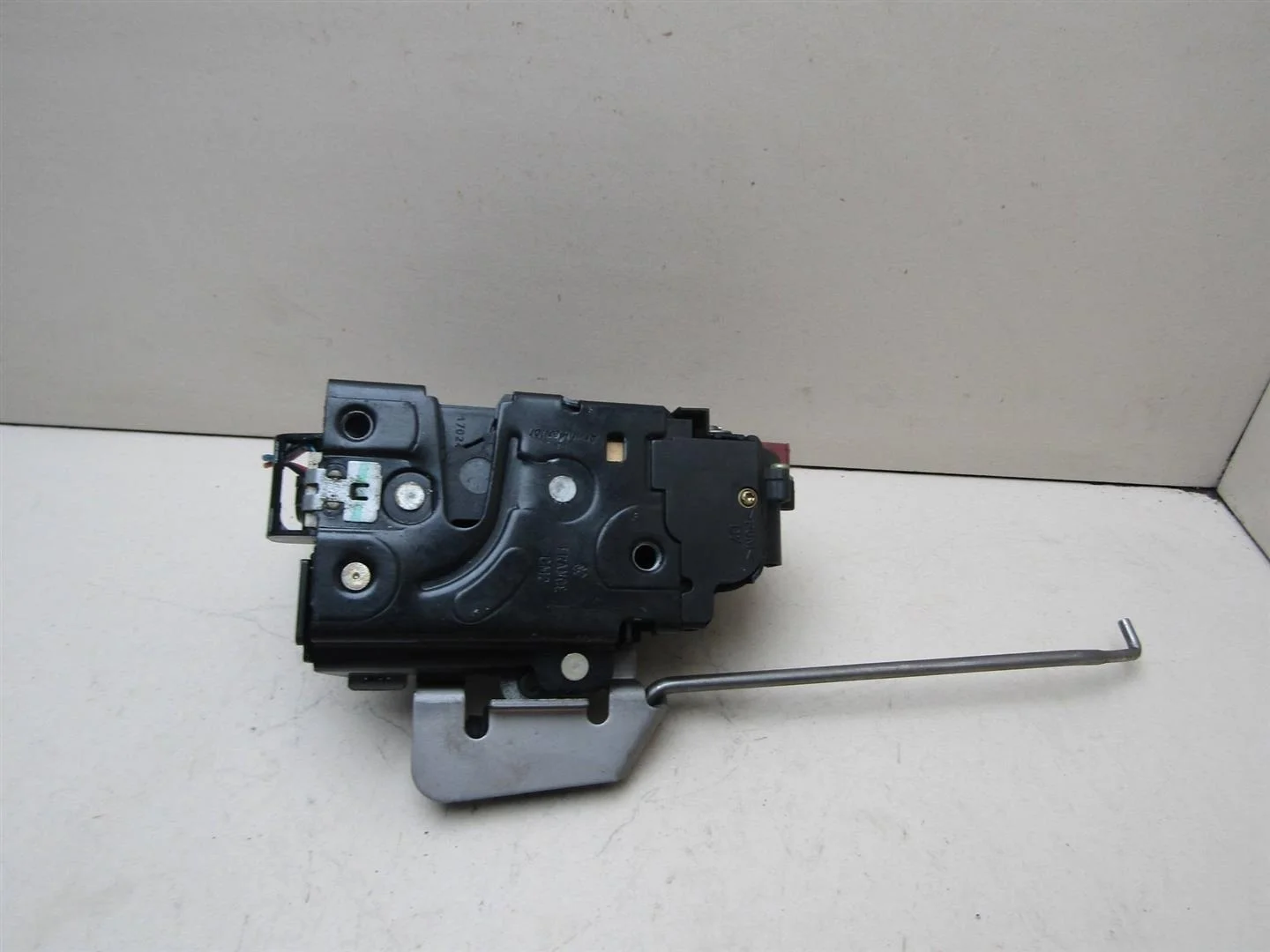 Замок двери передней правой Audi A4 (B6) 2000-2004  [8E1837016C]  в Вологде