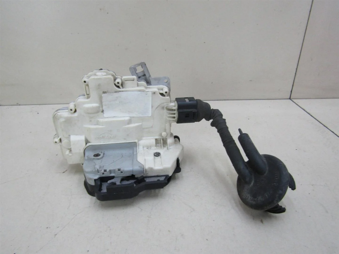 Замок двери передней правой Audi A6 (C6,4F) 2005-2011  [4F1837016]  в Вологде