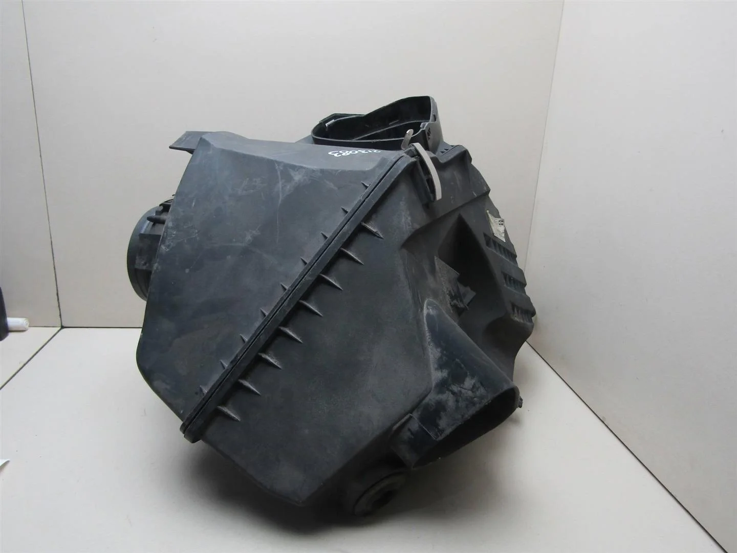 Корпус воздушного фильтра Audi A6 (C6,4F) 2005-2011  [4F0133835D]  2.4 BDW  в Вологде