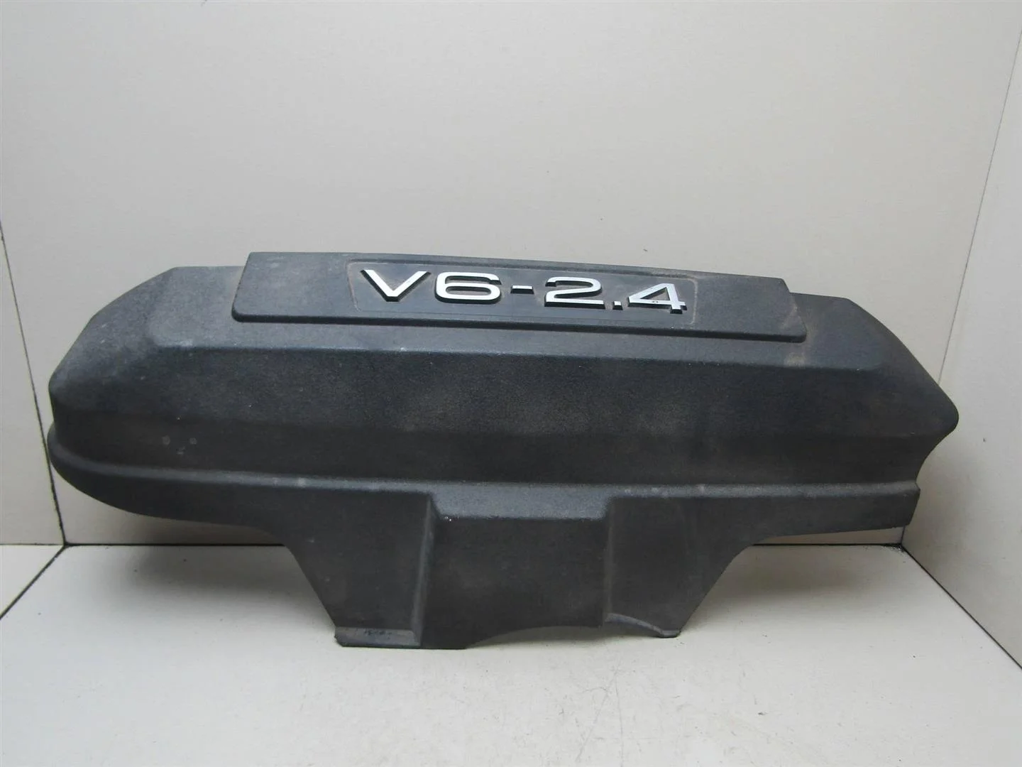 Накладка декоративная Audi A6 (C6,4F) 2005-2011  [06E103925]  2.4  в Вологде