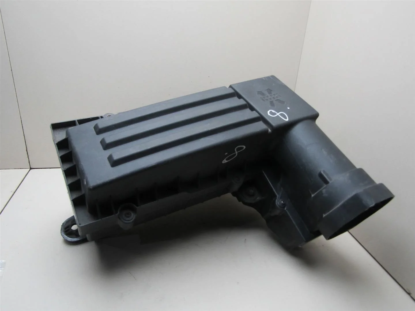 Корпус воздушного фильтра VW Passat (B6) 2005-2010  [1K0129607AG]  1.8 BZB в Вологде