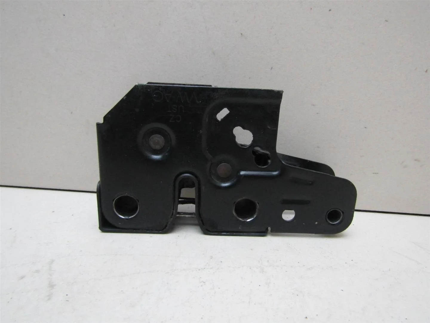 Замок капота VW Transporter T5 2003-2015  [7H0823509A]  в Вологде
