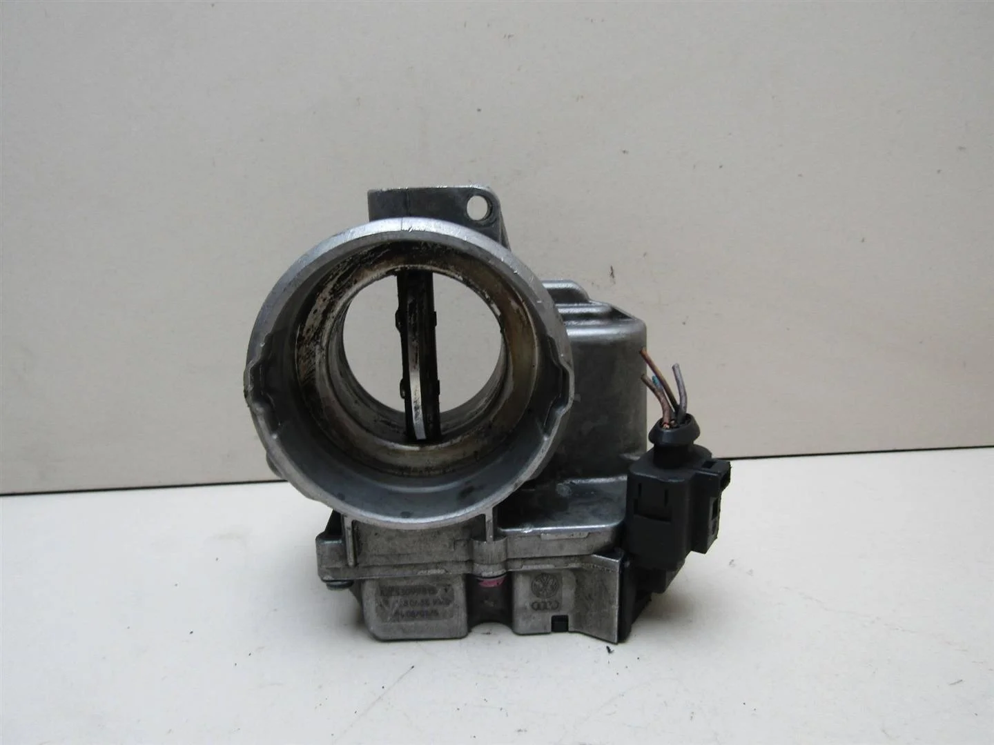 Заслонка дроссельная Audi A4 (B7) 2005-2007  [03G128063C]  1.9 TDI в Вологде