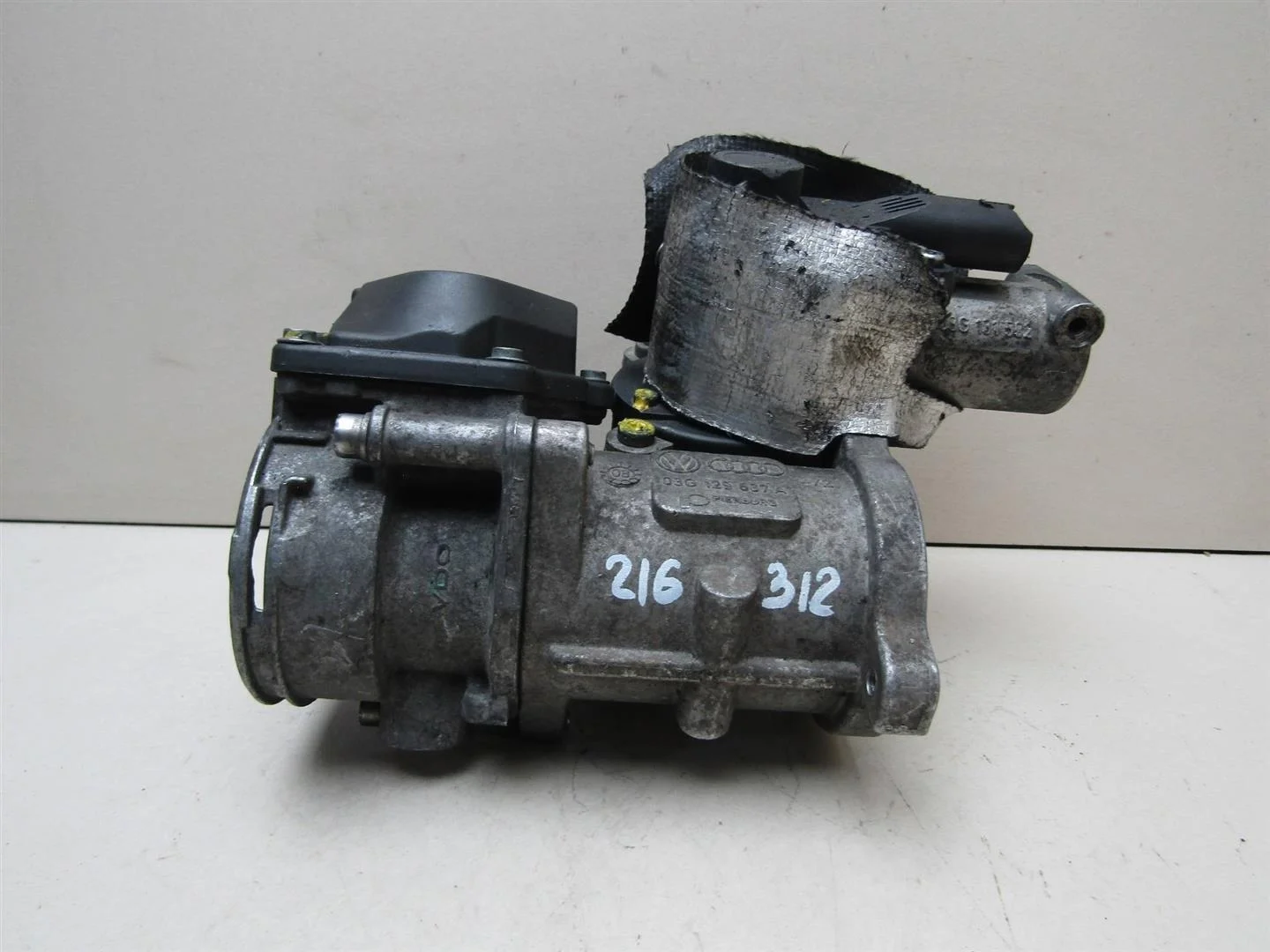 Заслонка дроссельная VW Passat (B6) 2005-2010  [03G128063Q]  1.9 2.0 в Вологде