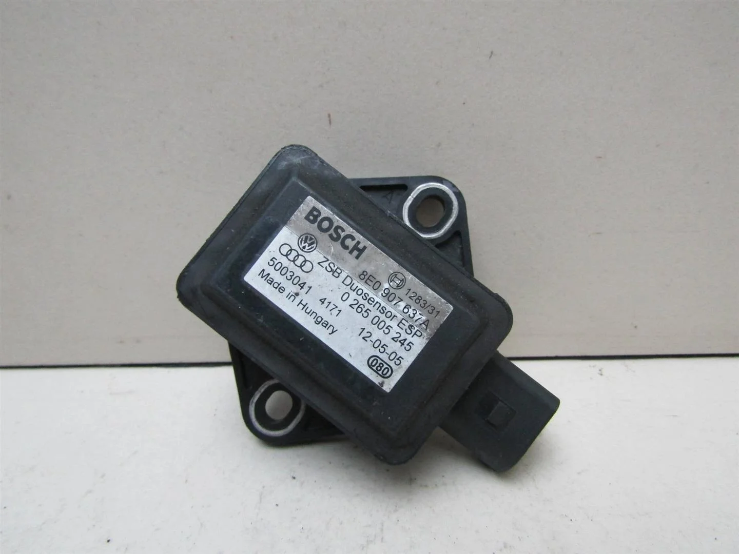 Датчик ускорения Audi A8 (D3,4E) 2004-2010  [8E0907637A]  в Вологде