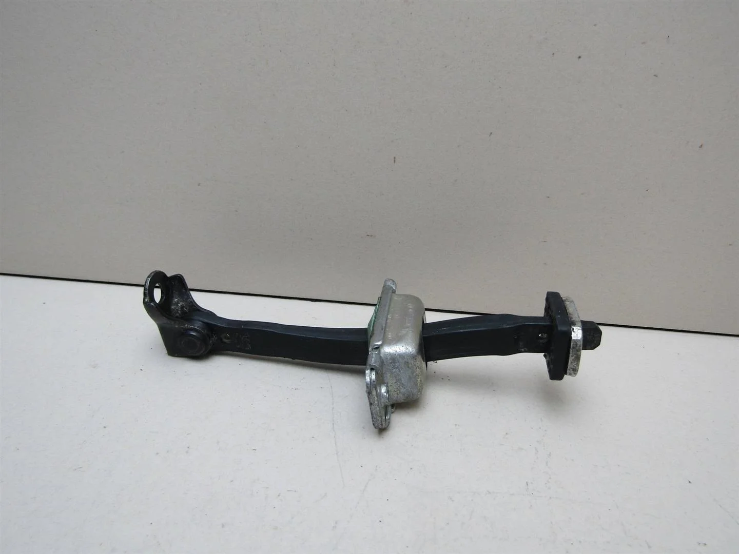 Ограничитель двери Hyundai Santa Fe (CM) 2005-2012  [793802B000]  в Вологде