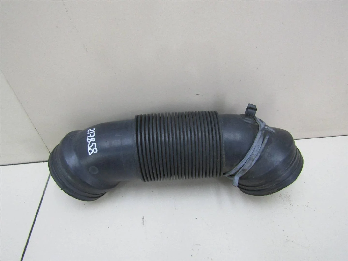 Патрубок воздушного фильтра VW Passat (B6) 2005-2010  [1K0129684L]  1.8  BZB в Вологде