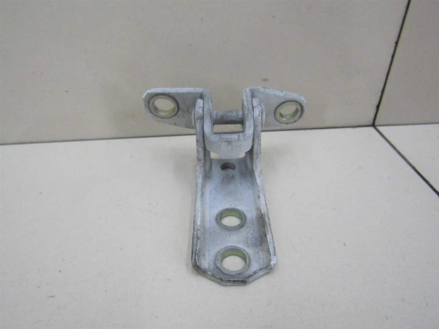 Петля двери Mitsubishi ASX 2010-2016  [5702A006]  1.8 16V 4B10 в Вологде