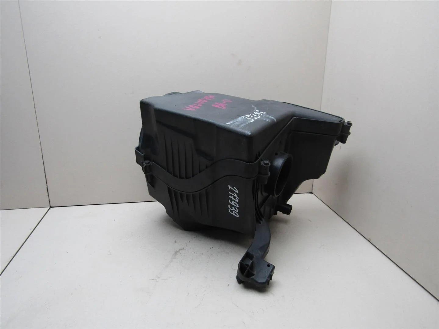 Корпус воздушного фильтра Ford Focus II 2008-2011  [1712201]  1,6 16V  SHDB в Вологде