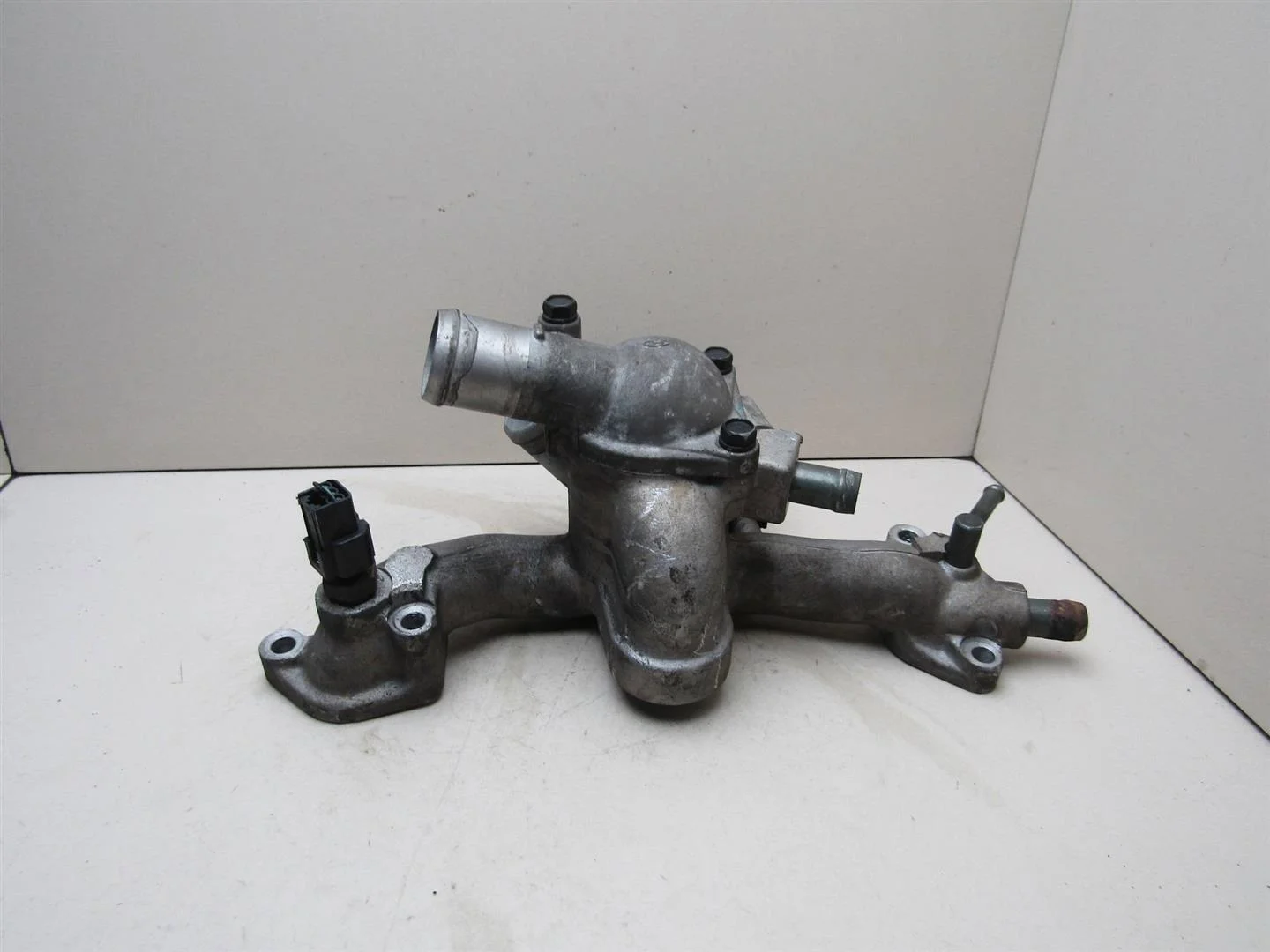 Корпус термостата Hyundai Tucson 2004-2010  [2562037350]  2.7 G6BA в Вологде