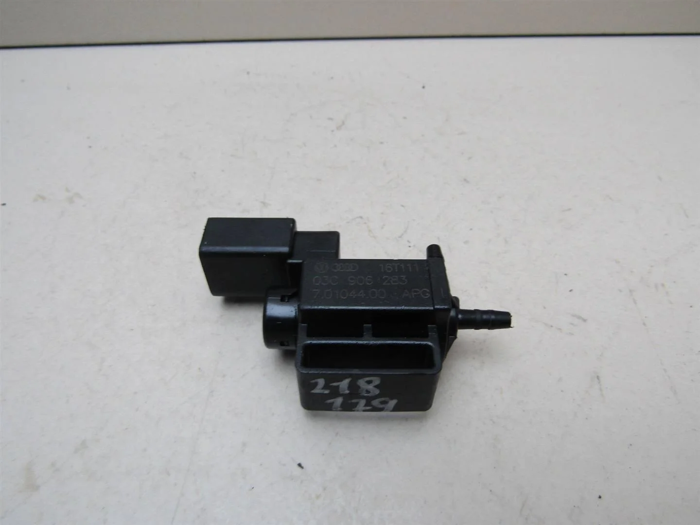 Клапан электромагнитный VW Golf V 2003-2009  [03C906283B]  в Вологде