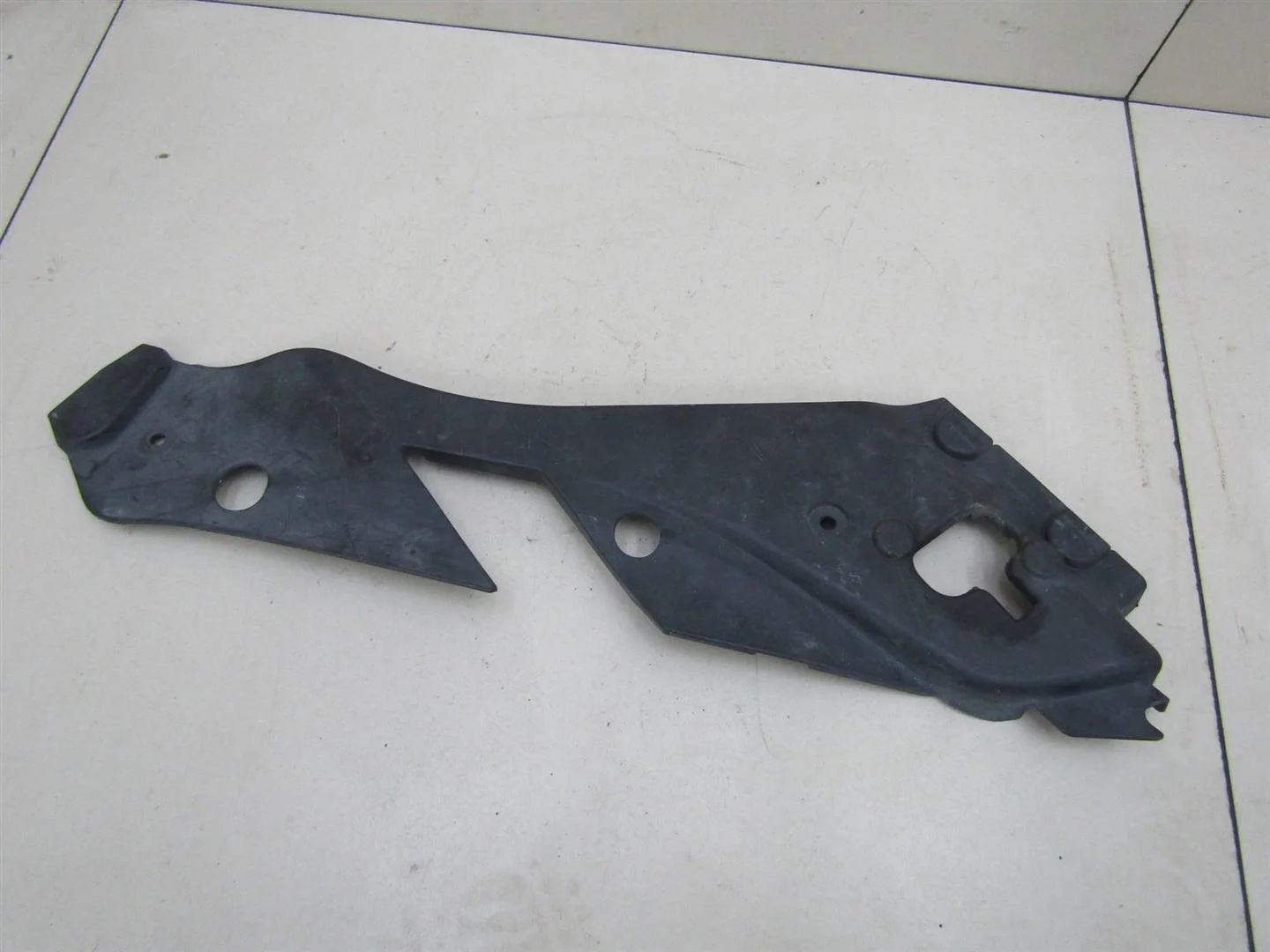 Пыльник (кузов внутри) Mercedes Benz W204 2007-2015  [A2048261424]  в Вологде