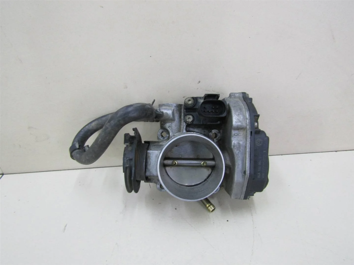 Заслонка дроссельная VW Golf IV \Bora 1997-2005  [06A133064J]  1.6 AEH,AKL в Вологде